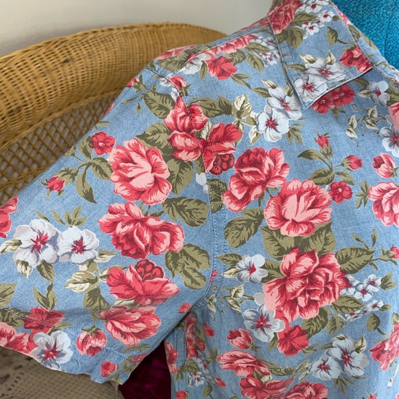 Rose print button down - Picture 5 of 7